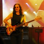 Geddy_Lee-with-tribute-Jaco-fretless-bass