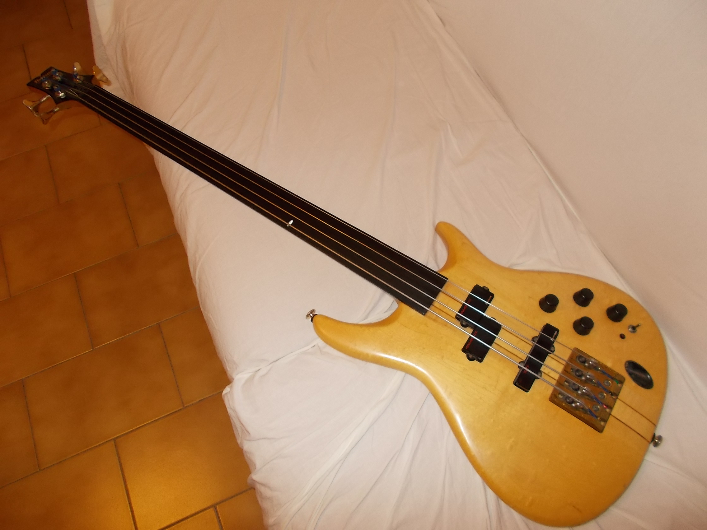 FretlessBass.com User Submitted Gallery Bass Addition